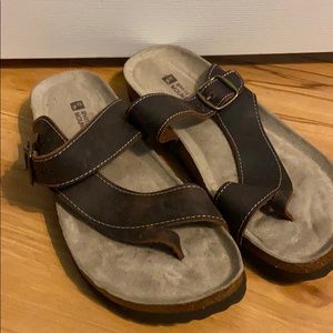 White Mountain Leather Toe Loop Sandal